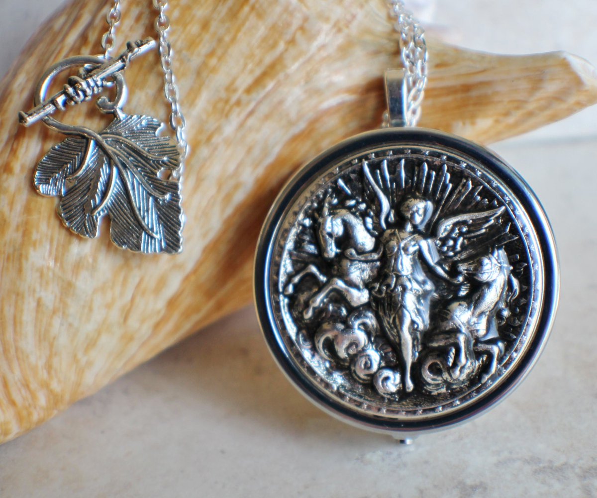 Music box locket, round locket with music box inside, in silver with angel and charging horses medallion. tuppu.net/657a113c #Charsfavoritethings #Etsy #PottiTeam