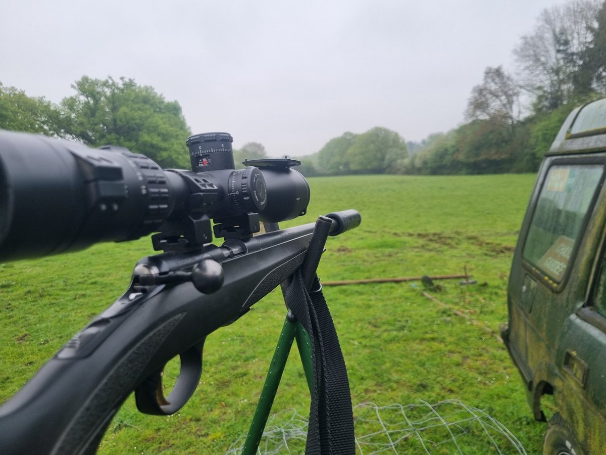 ACountryChap's tweet photo. Early morning fox control for a neighbour this morning. Caller and bait out. Fox came charging in, picked the bait up on the run and fled the field without stopping. Can't be successful everytime.

#17hmr #browning #rimfire #foxcontrol https://t.co/726NocuANK