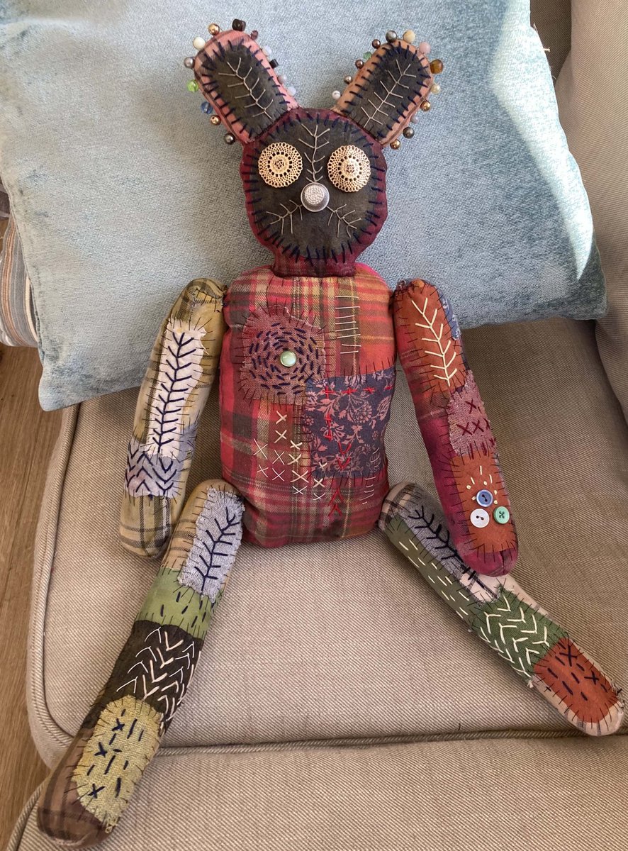 ‘Minimus’ .. #folkart #slowstitching #textileart #artdoll #abstractart #outsiderart #paintedfabric #handstitcheddoll #mixedmediatextiles #foundobjects #upcycling #featherstitch #animaldoll