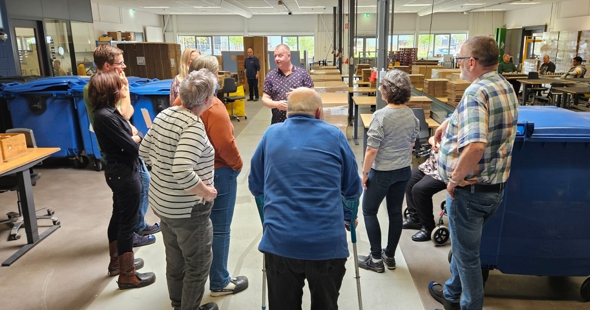 De cliëntraad en adviesraad WMO van gemeente Tiel en Neder-Betuwe waren onder de indruk van onze aanpak om medewerkers te ontwikkelen en de positieve sfeer in onze productiehallen! We vertelden ook hoe we werkzoekenden begeleiden bij het vinden van werk. #inspiratie #samenwerking