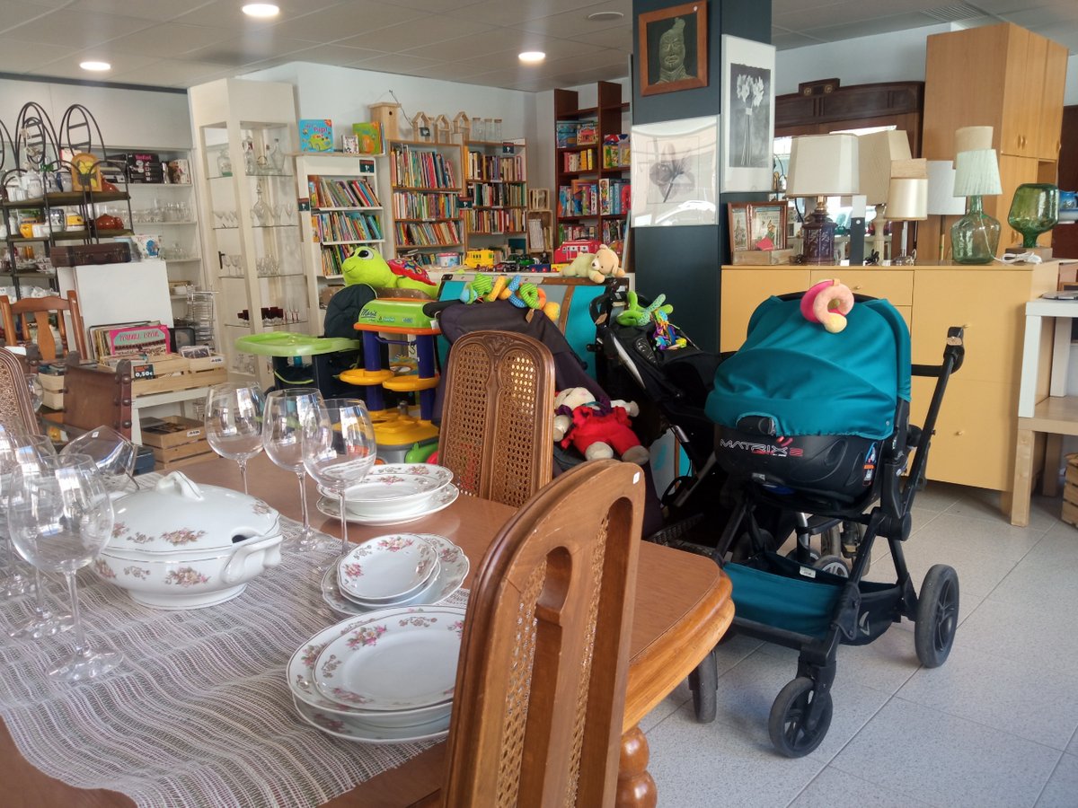 #ESS Obre a Manlleu una gran botiga d'articles de segona mà gestionada per <a href="/Arete_Fundacio/">Areté Economia Social</a>, membre de la <a href="/XESSOsona/">Xarxa alTERna't</a> 
Gràcies al sistema de l’entitat es dona una segona vida als articles a la vegada que s’afavoreix la inserció de col·lectius de risc.

manlleu.cat/ope/pl48/actua…