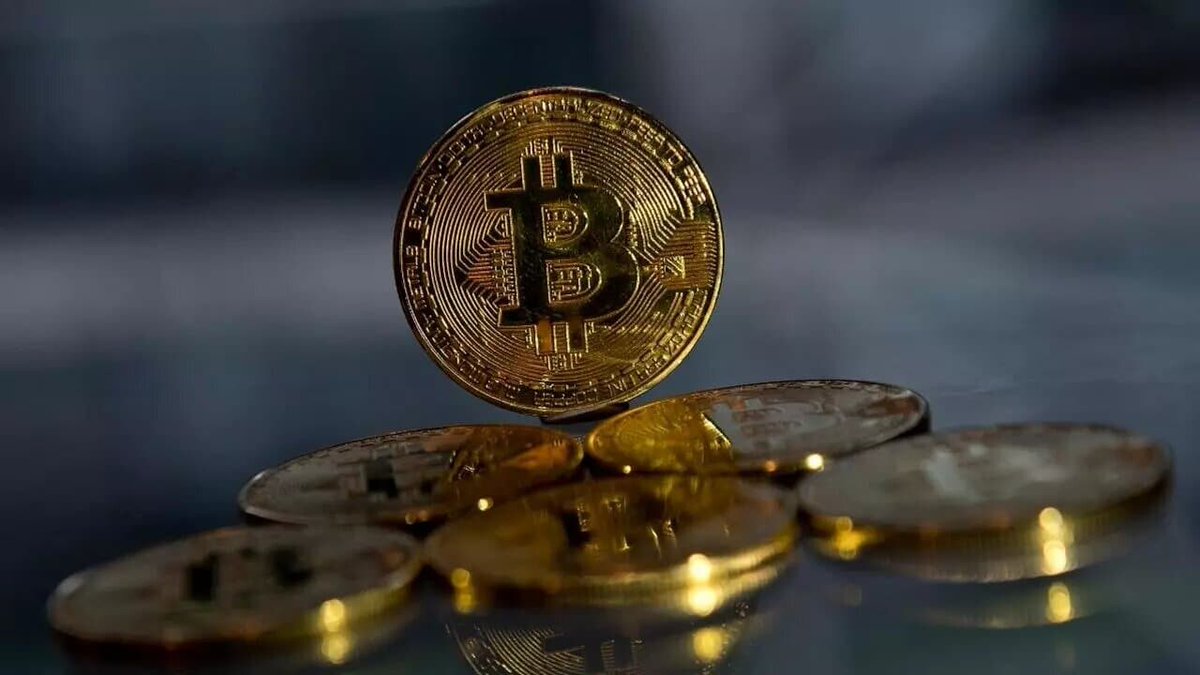 La banque Standard Chartered anticipe une chute du bitcoin vers les 50.000 dollars l.bfmtv.com/jBb0