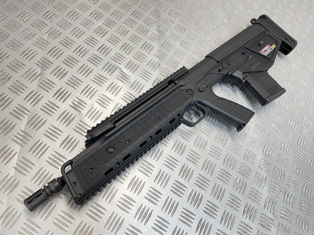 kinwa__official's tweet image. ー再入荷案内ー

#ARES 社製 RDB 電動ガン EFCS搭載Ver BK　入荷

米 銃器メーカー KEL-TEC社のブルパップライフル #RDB を「正規ライセンス」を取得し #電動ガン で再現

実銃同様に金属製アウターバレルと高品質ナイロンファイバーボディを採用

本体もパッケージもイケてます！！

#KSG #サバゲー