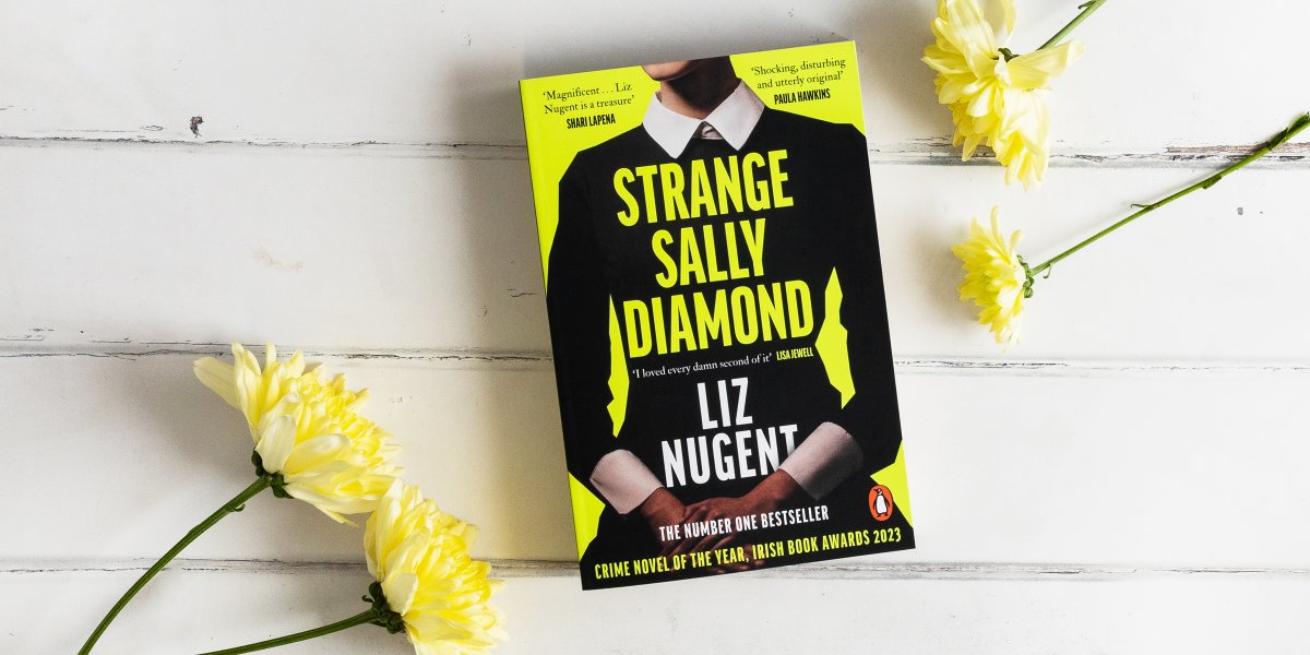 What an extraordinary month for #StrangeSallyDiamond which is still in the charts at #10 in Paperback Fiction! Congratulations @lizzienugent 🎉 @Jane54321 @RosieSafaty @EllieeHud @ClionaLewis