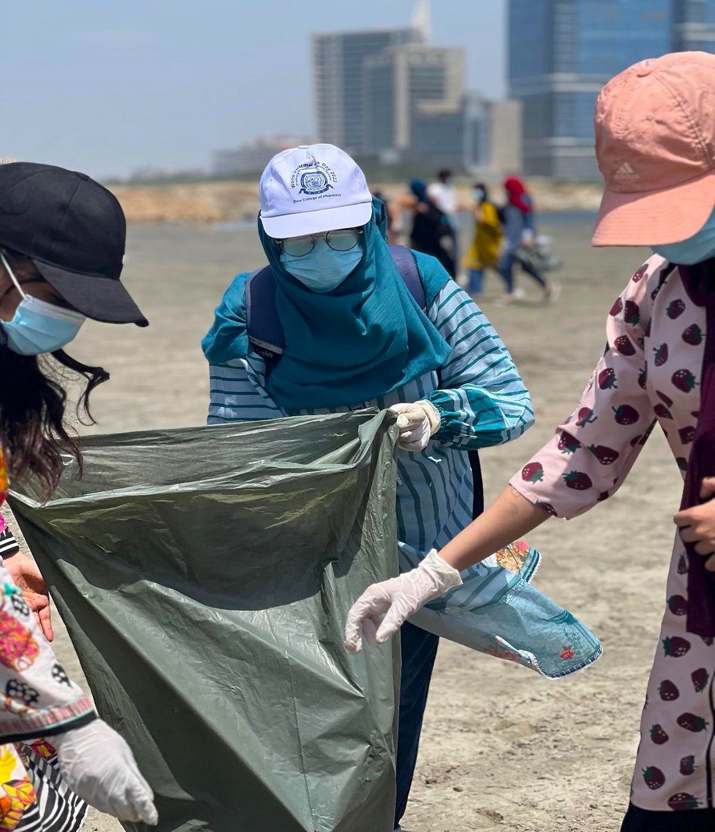 On the occasion of World Earth Day, The Green Youth Movement (GYM) CLUB of the DOW UNIVERSITY OF HEALTH SCIENCES organized the cleaning drive at Sea View, Clifton today on Saturday 27th April 2024.