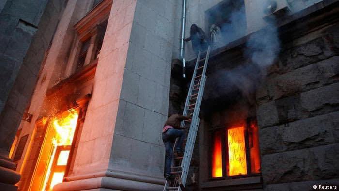 Tal día como hoy (2 mayo) en 2014, tras el golpe de estado en Ucrania auspiciado por EE.UU. y la Unión Europea, grupos neonazis ucranianos quemaron vivos a 42 comunistas de la Casa de los Sindicatos de Odessa. No hubo condena internacional ni grandes coberturas mediáticas.