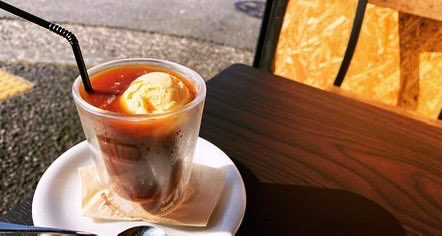 明日からラテフロートと
コーヒーフロートの提供を開始致します。