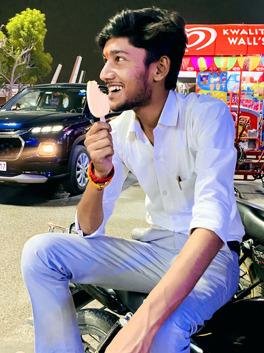 #nighticecreamwithfriends #night_captures #nightphotography #nightout #nighticecream #nightimages #nightview #nightlights #nighticecreaman #nighticecreamdelight #nighticecream👅👅🍦 🍨🌙❤️