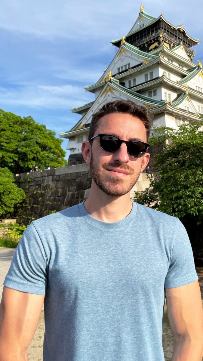 הנה תמונה של מוניומנט חשוב וטירת אוסקה