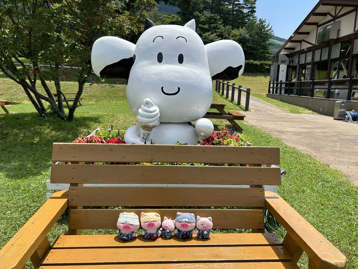 osafWikmbb5VVnK's tweet image. 【ぱんてー団記念日】

今日はぱんてー団記念日だよ🐽

ぱんてー団の皆さんおめでとう🐽

今年もたくさんのぱんてー団に会えるといいなぁ🐽

秘密工房でもいろんな活動してたんだ🐽
美味しいものを食べたり、お出かけしたり🐽

今年もぱんてー団の一員として活動
がんばるぞ🐽

#ぶたた
#ぱんてー団