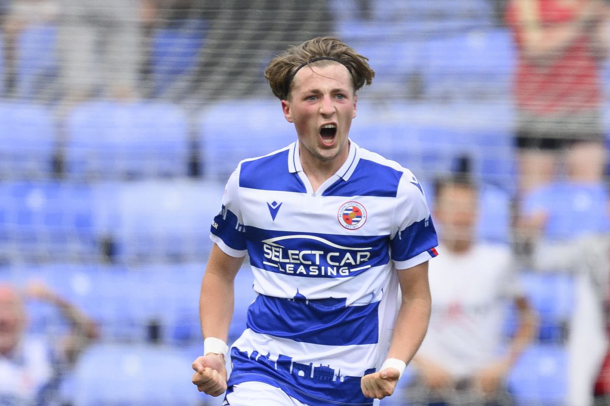 Happy 21st Birthday to @charliesavage84 🥳

Have a nice day mate! 💙 

#readingfc #rdguk #leagueone
