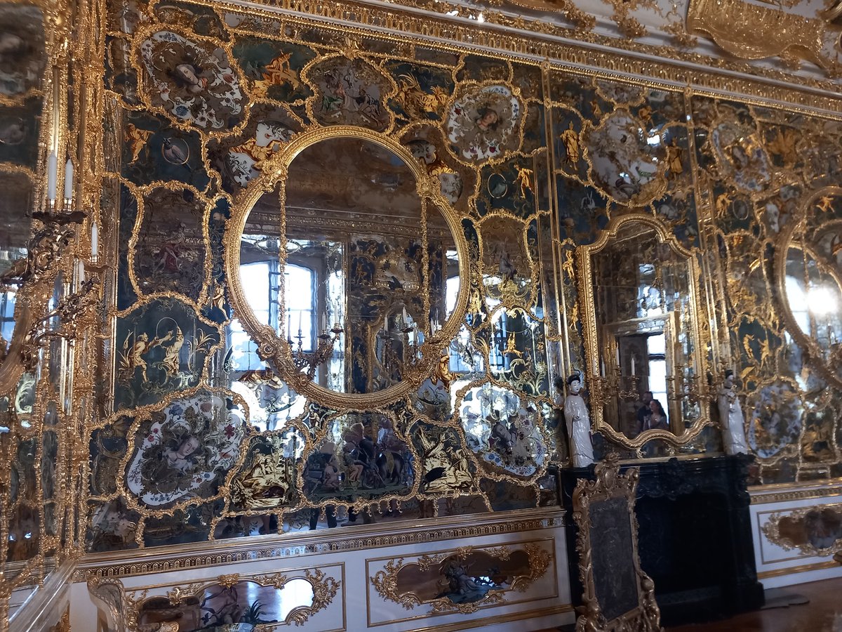 This is the Mirror Kabinet in the Palace of the Price Bishops in Wurzburg on Viking's 'Cities of Light' Cruise Three sides of this large room are covered in these mirrors @VikingCruises You can join the @WeLoveVikingUK @oldworldtravel Facebook group too! vikingrivercruises.com/cruise-destina…