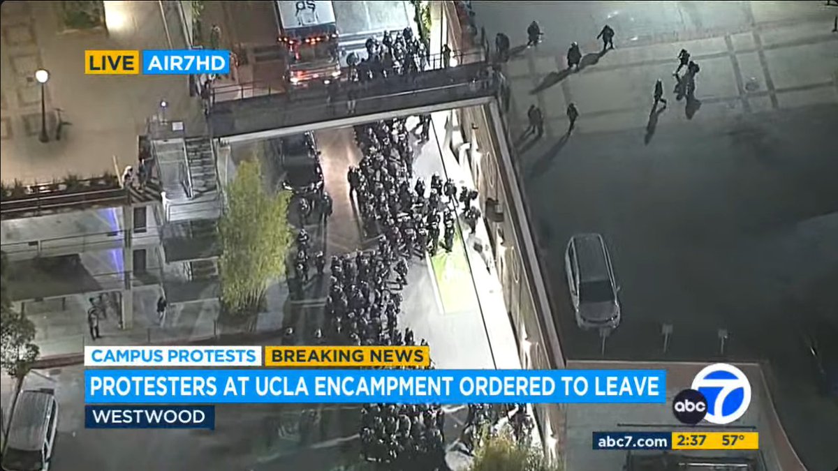 🚨🚨🚨NEW Police invasion NOW at #UCLA with special forces of police🚨🚨🚨 Solidarity with the #students You are not alone!