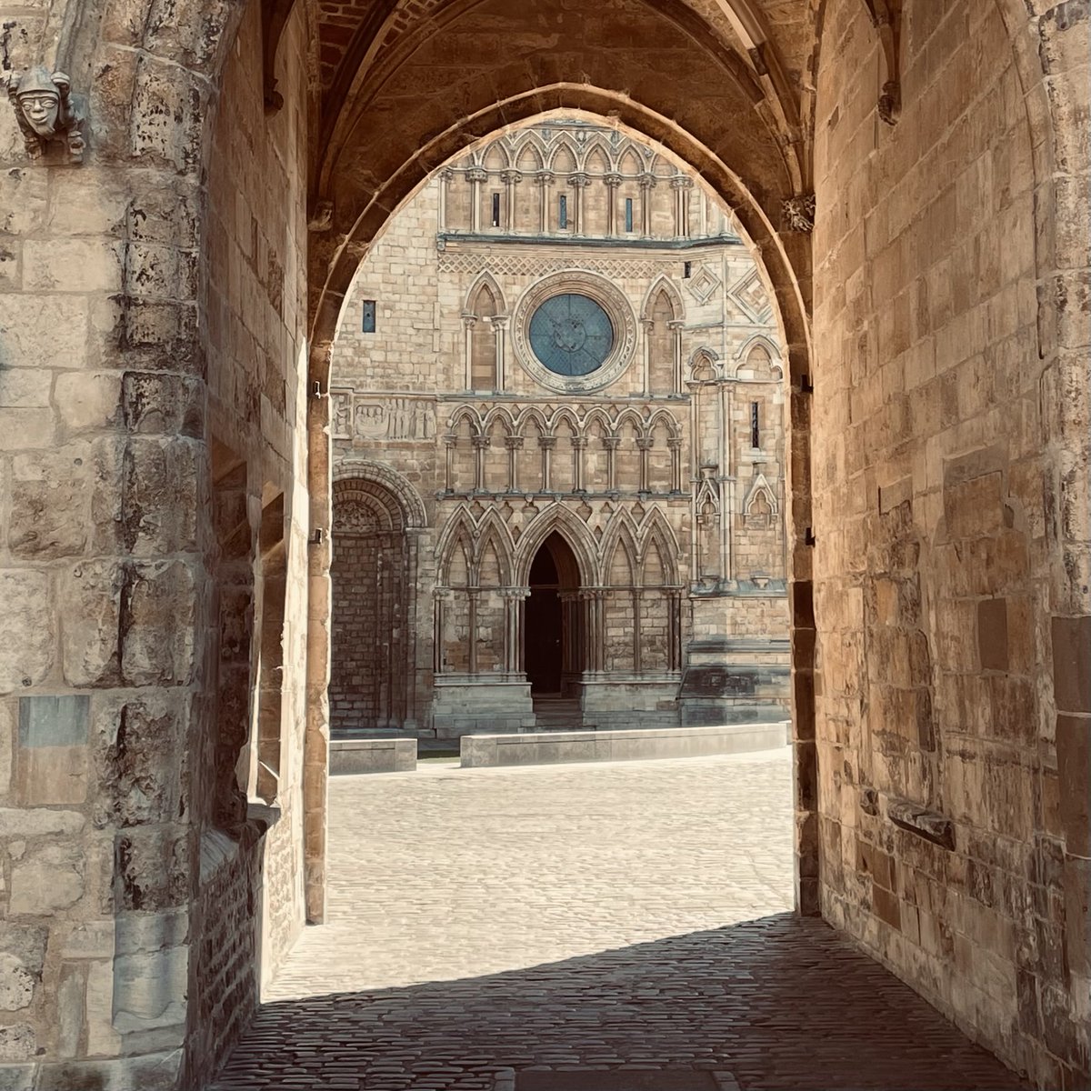 ‘There is no one about … except for the pigeons’ #BernardSamuelGilbert, 1914, at livinglincoln.co.uk/# @bgulincoln #LivingLincoln #GilbertCountry ⁦@visitlincoln⁩ ⁦@lincolncouncil⁩ #FestivalofHistory ⁦@BGUHistory⁩ ⁦@BGUEnglish⁩