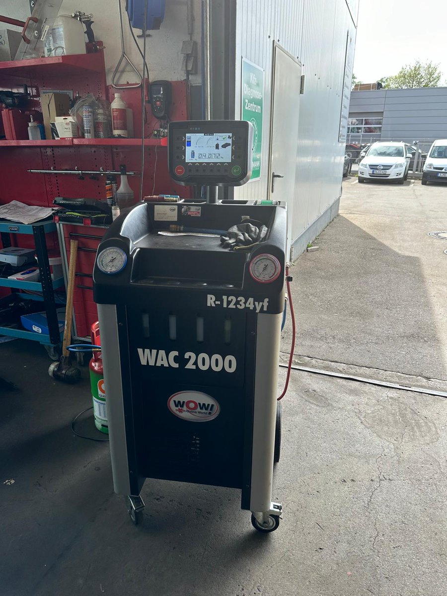 AutotechnikR's tweet photo. Schwitzen im Sommer? 🌞 Lasst eure Klimaanlage bei Autotechnik Rieser checken und genießt kühle Fahrten! 🚗💨 #CoolerSommer #KlimaFit #Friedrichshafen #auto #audi #bmw #mercedes #seat #skoda #vw https://t.co/g0BrRcJvff