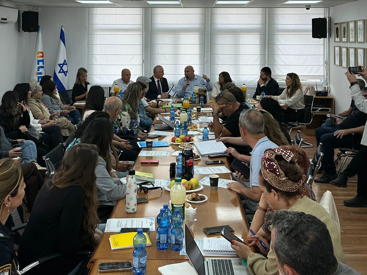 Chair of Committee for Rights of the Child MK Dallal meets with evacuated youth in Tiberias: “Additional resources and efforts needed to ensure wellbeing of children and youth under these conditions” main.knesset.gov.il/en/news/pressr…