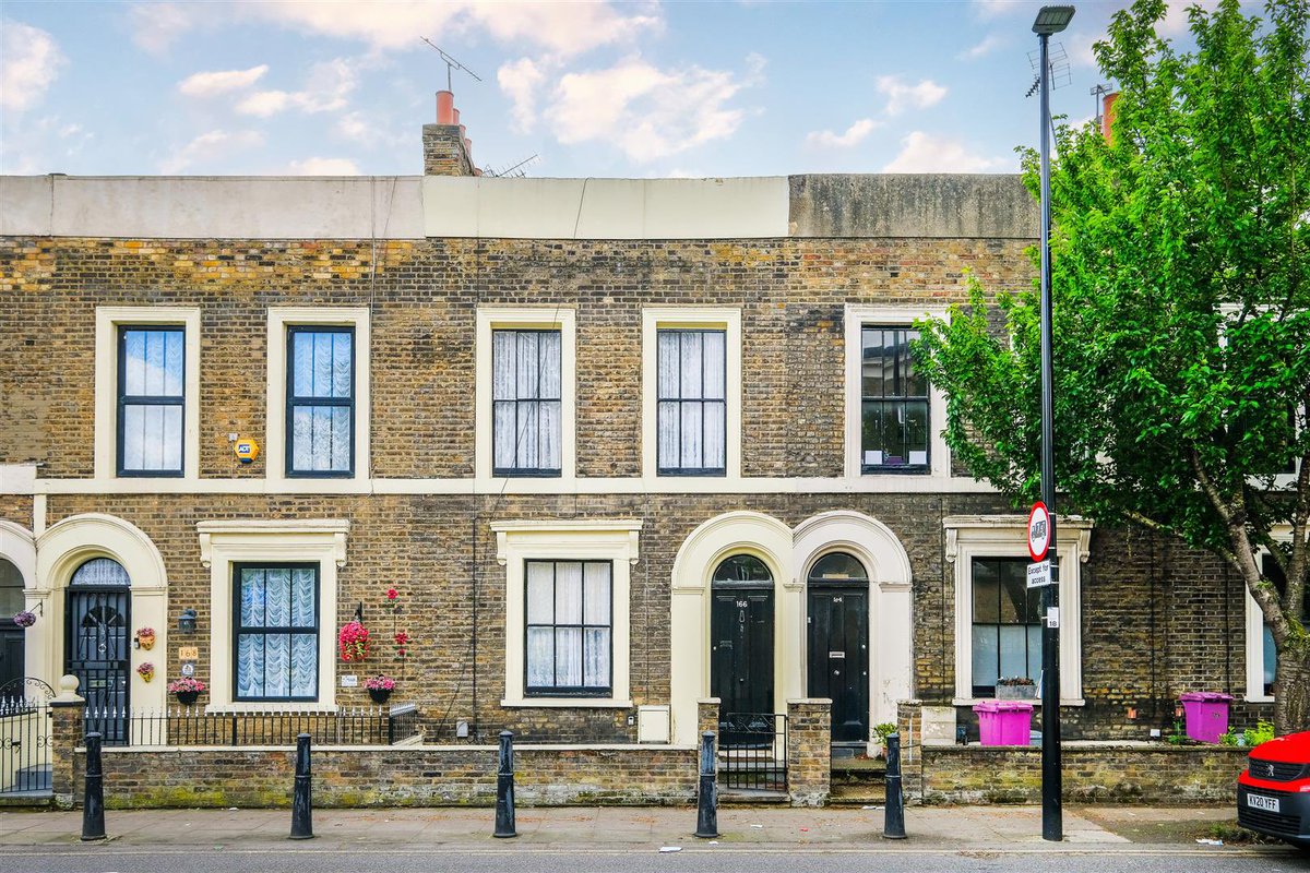 Excellent potential in this 3 Double Bedroom property in the heart of #BethnalGreen 🌳

Think you’re up for the (very rewarding) challenge…? See more here 👉🏼 churchill-estates.co.uk/property/resid…