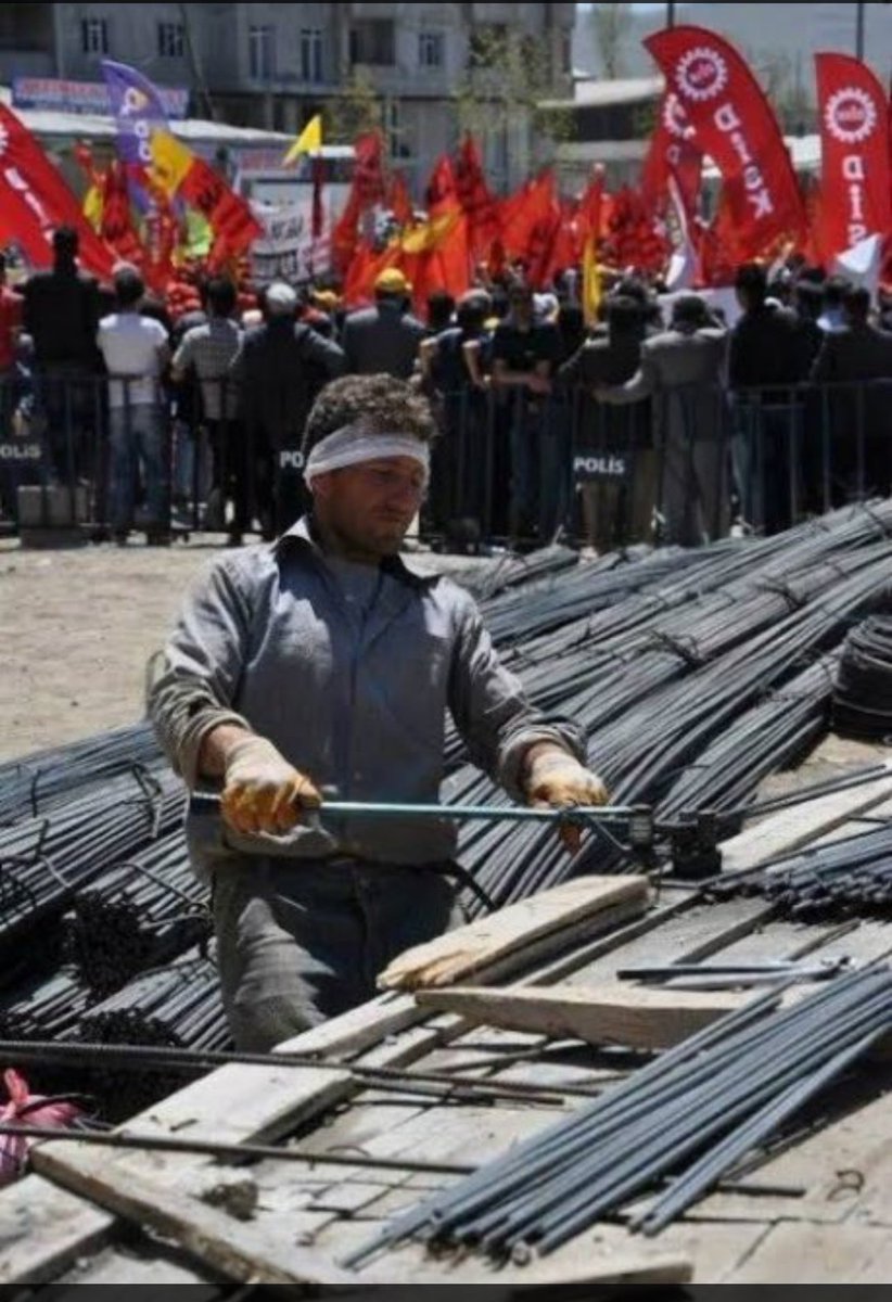 1 Mayıs tan geriye kalan. Polise saldıranlar ve çalışanlar....