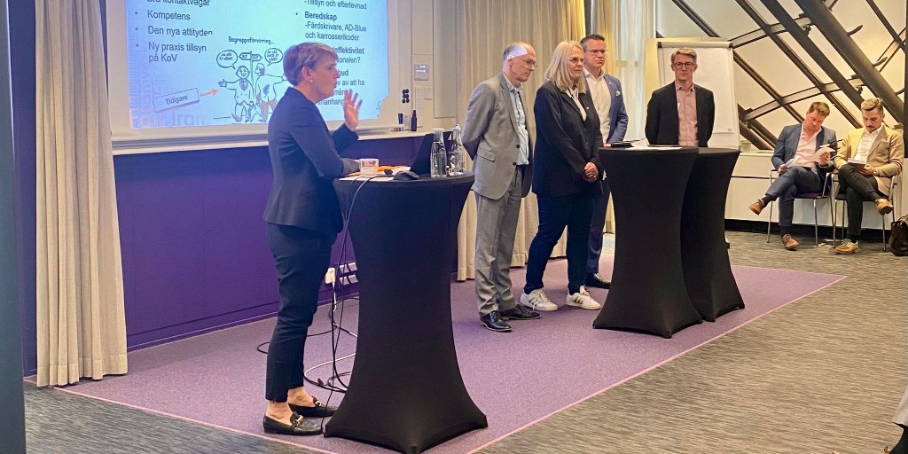 Branschens möjligheter och utmaningar? Paneldiskussion tillsammans med Transportföretagens Fredrik Kämpfe, Sweships Pia Berglund, Tågoperatörernas Gustaf Engstrand och Ulric Långberg från Sveriges Åkeriföretag. Moderator Ingrid Cherilfs, Transportstyrelsen. #näringslivsträff2024