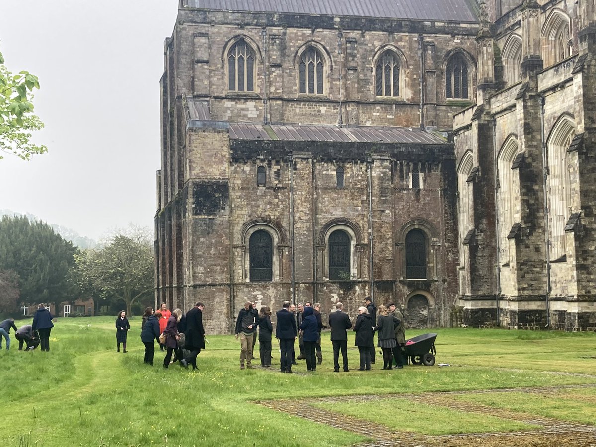 Part of the @WinCathedral staff team learning about the ‘meadowing’ of the N paddock, unsurprisingly it involves planning and managing. #greening #biodiversity #future