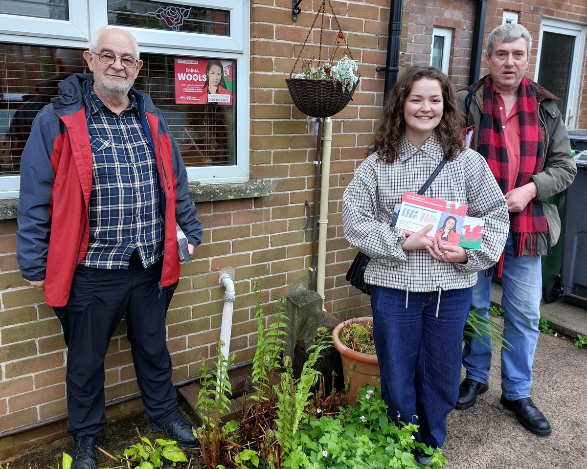 Great to be out in Llanishen reminding everyone to vote for @Emma_Wools in the PCC elections today and to remember their photo ID 🗳🌹