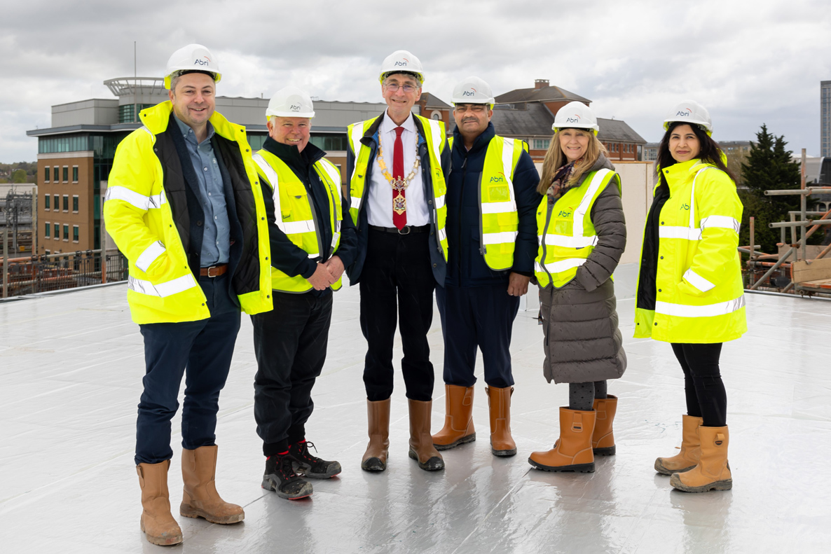 Construction of 40 new #affordablehomes on Caversham Road in Reading reaches major milestone with ‘topping out’ being achieved. Built by @abrigroup's in-house #construction team, the scheme will provide a mix of one-, two- and three-bedroom #apartments. labmonline.co.uk/news/100-affor…