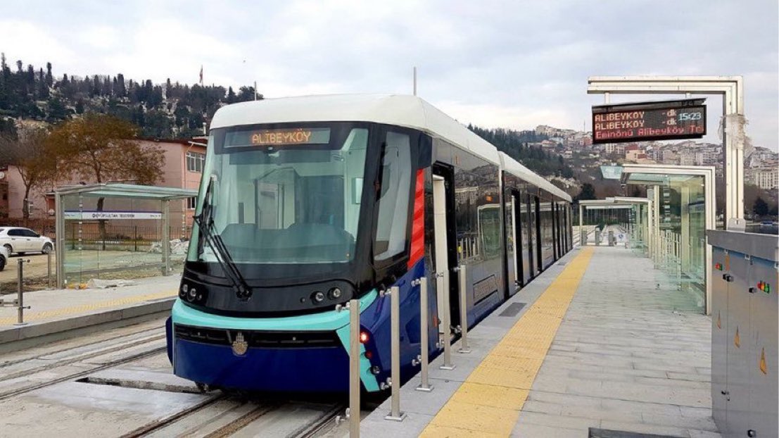 Eminönü-Alibeyköy tramvay hattında arıza nedeniyle seferlerin yapılamayanı birkaç saat oldu. Mevcut İBB yönetimi, bu şehrin başına gelmiş en büyük felakettir.