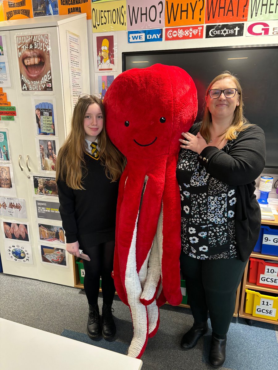 A brilliant job by ‘R’ for @boomerangcardif , selling ‘Guess the name’ slots for 50p each, as part of her @FirstGiveUK social action. The very lucky winner of ‘Ruby’ was @PencoedtreHS very own Mrs. Giles! Congratulations! 🤩👏