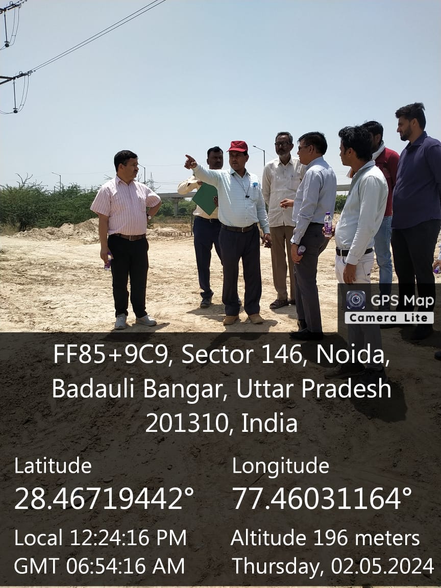 noida_authority's tweet image. आज प्राधिकरण के अधिकारियों ने @UPIrrigationDep के अधिकारियों के साथ संयुक्त रूप से हिंडन अप्रोच रोड का स्थलीय निरीक्षण किया। निरीक्षण के दौरान प्राधिकरण के अधिकारियों द्वारा सम्बंधित रोड के निर्माण कार्य का जायजा लिया।
#NoidaAuthority
#NoidaDevelopment