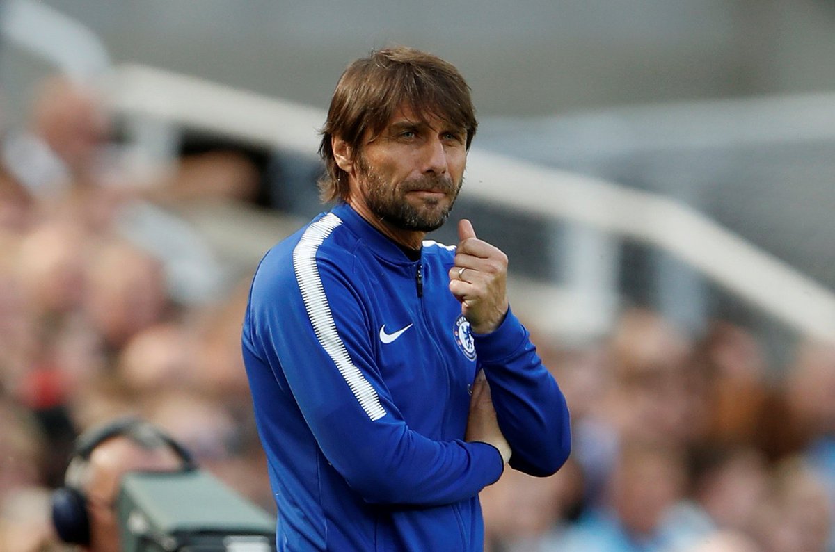 According to La Repubblica, Chelsea have sent in a lucrative offer to Antonio Conte to try and convince him to replace Mauricio Pochettino.

[via @footballitalia]