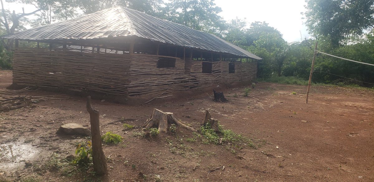 Community secondary school in Izza, Azu Ebonyi, Ebonyi State. Engineer wey no value school na kpako. #TinubuLagosSchoolSeries returns in the evening, for now we mount Ebonyi 💯