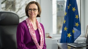 Transport to krwiobieg europejskiej gospodarki - uważa szefowa dyrekcji generalnej ds. mobilności i transportu (DG MOVE) KE Magda Kopczyńska w rozmowie z PAP o znaczeniu tego sektora dla Europejczyków, a także o Ukrainie i Zielonym Ładzie. biznes.pap.pl/pl/news/writeT…