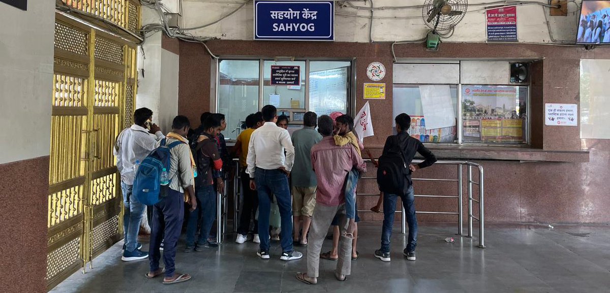 In order to combat the summer rush of passengers, additional ticket counters are being set up at the Bareilly Station so that passengers can get swift redressal of their complaints and ensure a smooth journey. #SummerSpecial