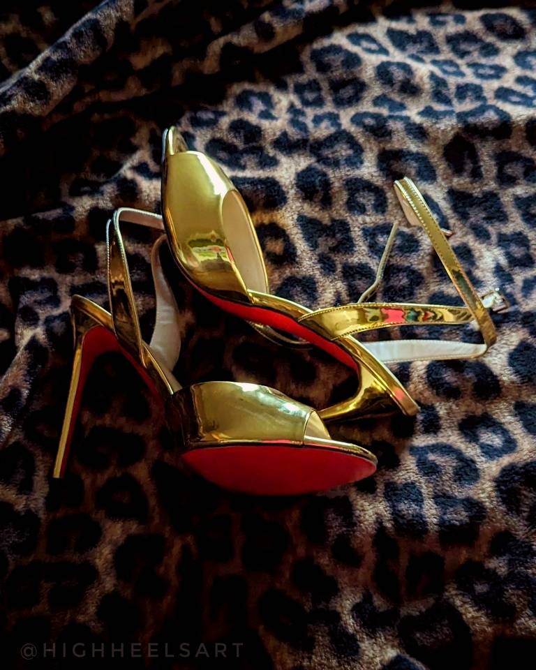 Morning after 

#highheels #highheelsandals #morningafter #heels #redbottoms #stilettos #stilettosandals #stilettoheels #tacchi #talons #tacones