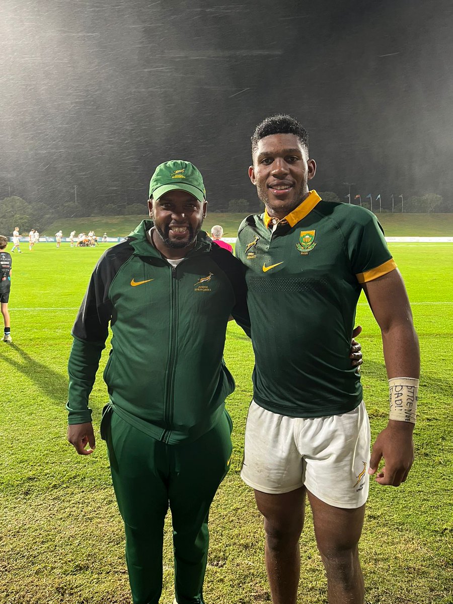 InfoKeet's tweet photo. "🏉🇿🇦 Two very proud KES Boys, Mziwakhe Nkosi, Class of 2009 - Assistant Coach &amp; Thabang Mphafi, Class of 2022, after the 13 all draw vs  New Zealand at the Rugby Championship in Australia - we are so proud of you! #KES #RugbyChampionship @KingEdVIISchool https://t.co/MYM176th88
