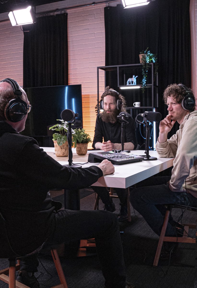 provgroningen's tweet image. 📣 VACATURE | Word jij onze nieuwe Audiovisueel Specialist in de bruisende studio van de provincie Groningen? Creëer professionele content voor onze online platforms! 

📅 32 t/m 40 uur
💰 Schaal 9 (€4.370)

Interesse? Solliciteer vóór 14 mei via: tinyurl.com/wvvbzbtx.