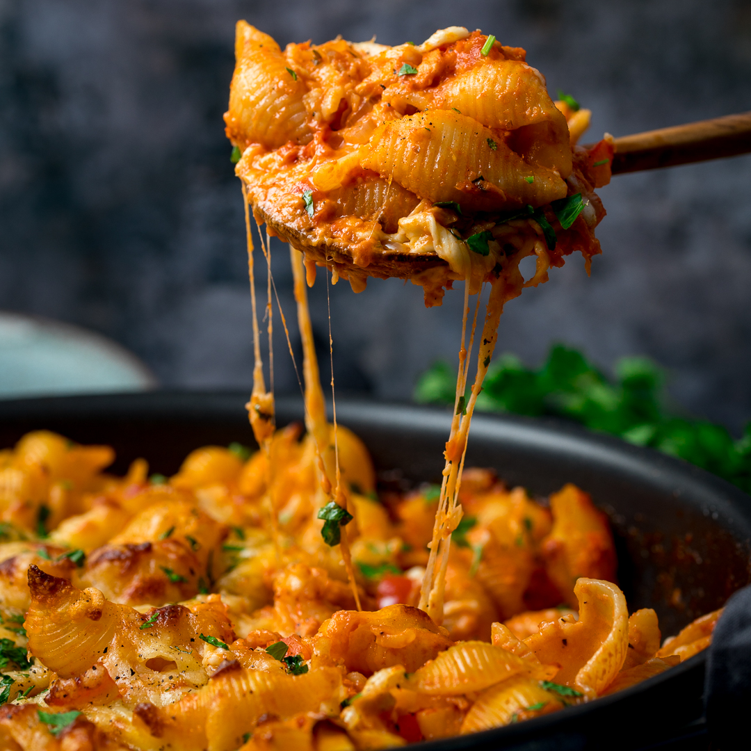 An easy pasta bake with tuna and creamy tomato sauce, all topped off with lots of lovely cheddar cheese. A great weeknight dinner!

⁠ kitchensanctuary.com/tomato-tuna-pa…

#kitchensanctuary #tunapastabake #worldtunaday #pasta
