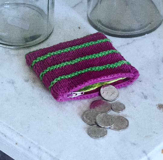 Knit your own little purse with this knitted coin purse pattern 😊 It's not just practical, it's a thoughtful gift too. Keep cards and coins organised in style or surprise a loved one with a handmade gift. #MHHSBD #craftbizparty #elevenseshour #UKMakers