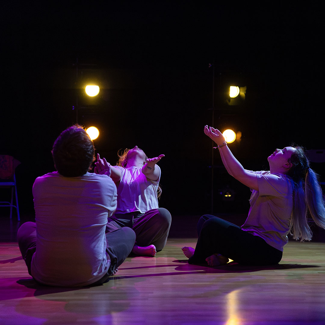 #ThrowbackThursday to our an amazing performance from our level 6 Dance students. The students collaborated with 4 different choreographers to create and perform 4 different dance works all intertwined by their own personal memories and experiences of their time at @uochester.