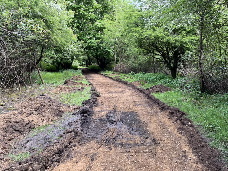 Our friends @RadleyLakes secured funding for a new path at Thrupp Lake and our volunteers have been busy preparing the ground for the works, in some pretty dire downpours. From an often soggy old path, to a new accessible pathway. It will be well worth all those wet socks! 🙏