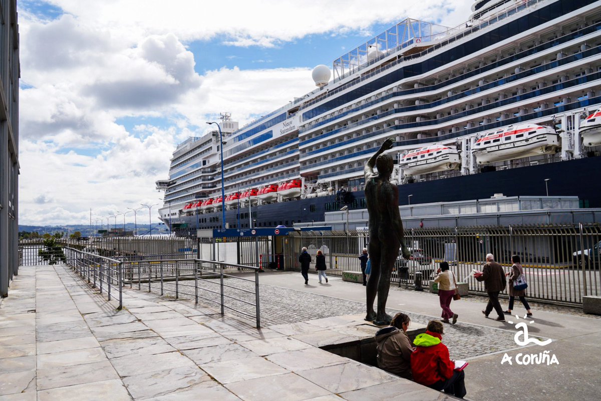 ✨ ¡Buenos días y feliz llegada! ✨ Hoy nos visita por primera vez el crucero Nieuw Statendam, el cual trae a más de 3.100 personas para que disfruten A Coruña este jueves.

#VisitCoruna #CulturadeVivir