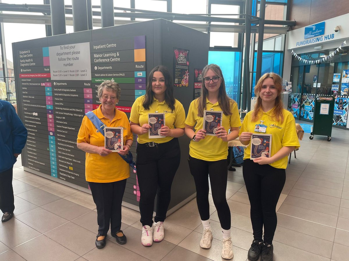 Our amazing volunteers from @WHTPatientExpe1 are doing a great job engaging with the public on all things Hand Hygiene ✋ @G12PRY @IPCWalsall