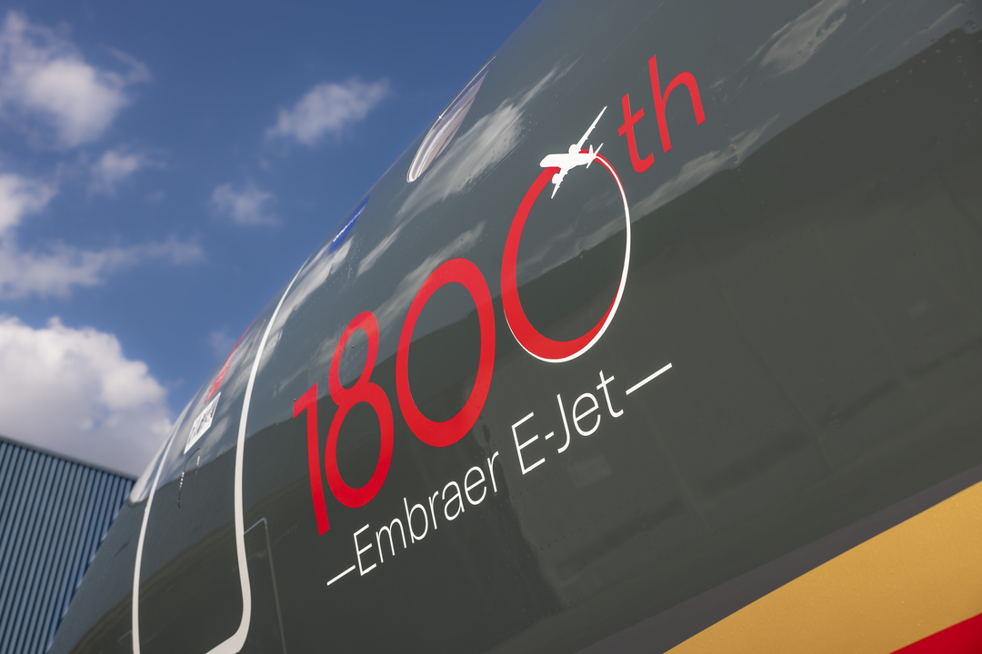 #NOTÍCIA | #Embraer atinge marca de 1.800 E-Jets entregues. Leia notícia completa: bit.ly/3UoITt5  #EmbraerStories #WeAreEmbraer #EJets #AccelerateOpportunity @RoyalJordanian