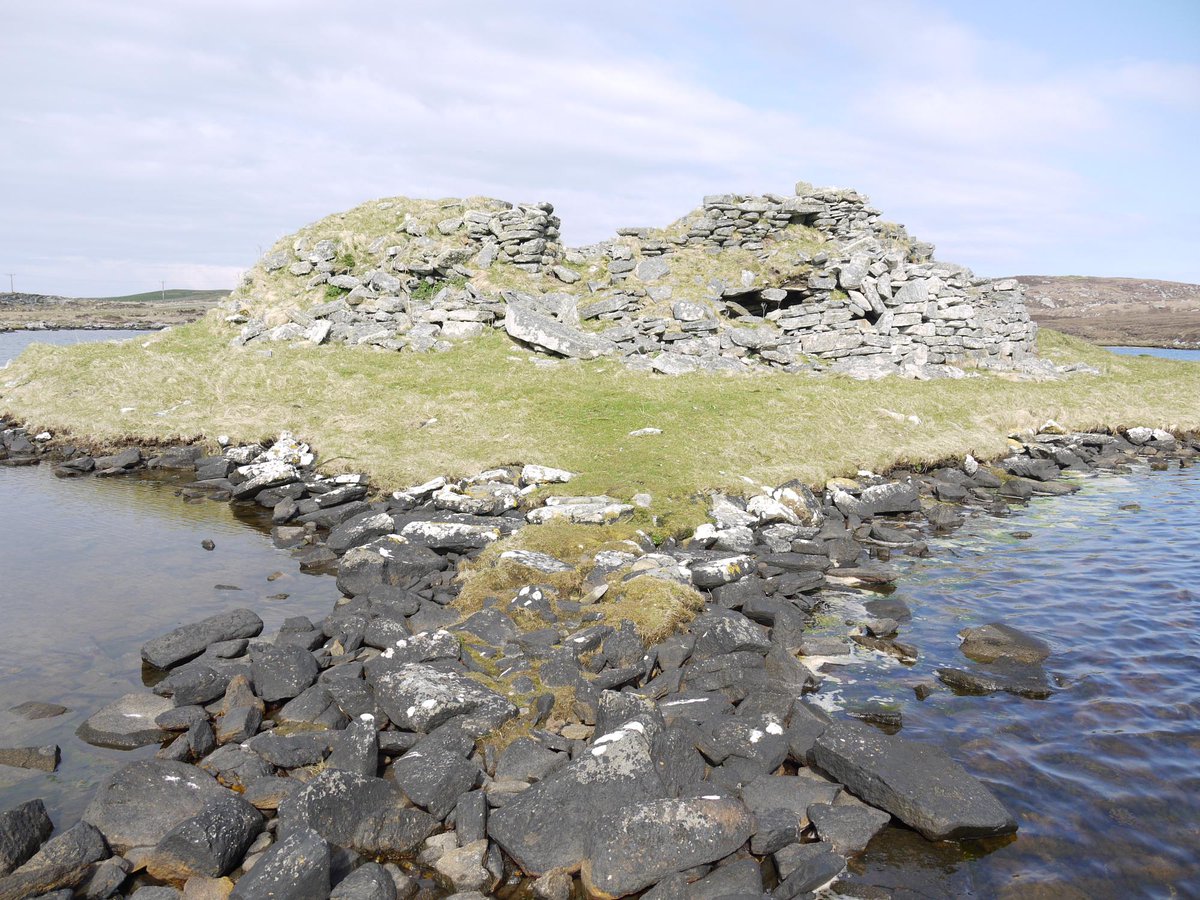 Step into life-size augmented reality reconstructions of prehistoric sites along the Hebridean Way! Download award-winning, free app, Uist Unearthed, created with funding contributed by our Natural Cultural & Heritage Fund. orlo.uk/J0rza #erdf @UHI_NWHARCH @cne_siar
