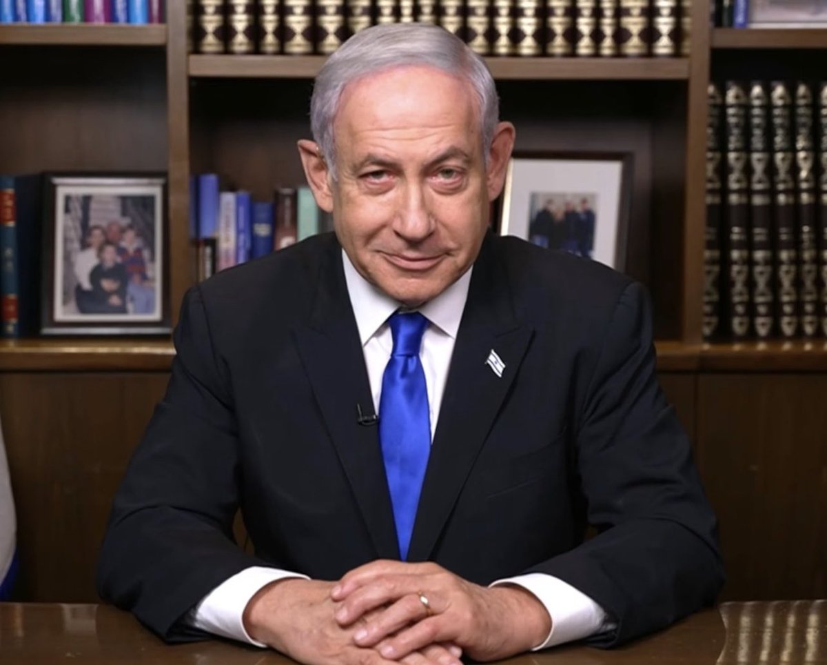 The face of evil today. A wry smirk and the unfounded confidence that comes with owning the west
#Gaza #IsraelisATerorristState #IsraeliWarCrimes