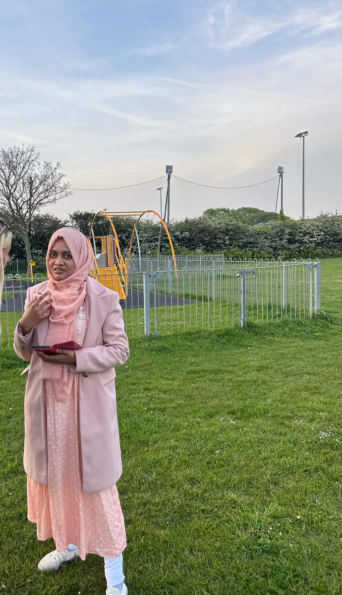 Warning for parents in Clacton. Hijab woman interacting and filming local children for foreign me, police called yet gave her a lift home! Please share.