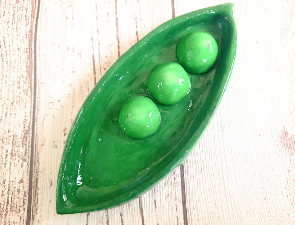 Check out this new pea pod trinket dish! Cute as a button and functional. Can hold three rings on the peas. How cute would this be for a triplet friend? earthandsandbyanna.etsy.com/listing/172257… #elevenseshour #MHHSBD #thursdayvibes #giftideas