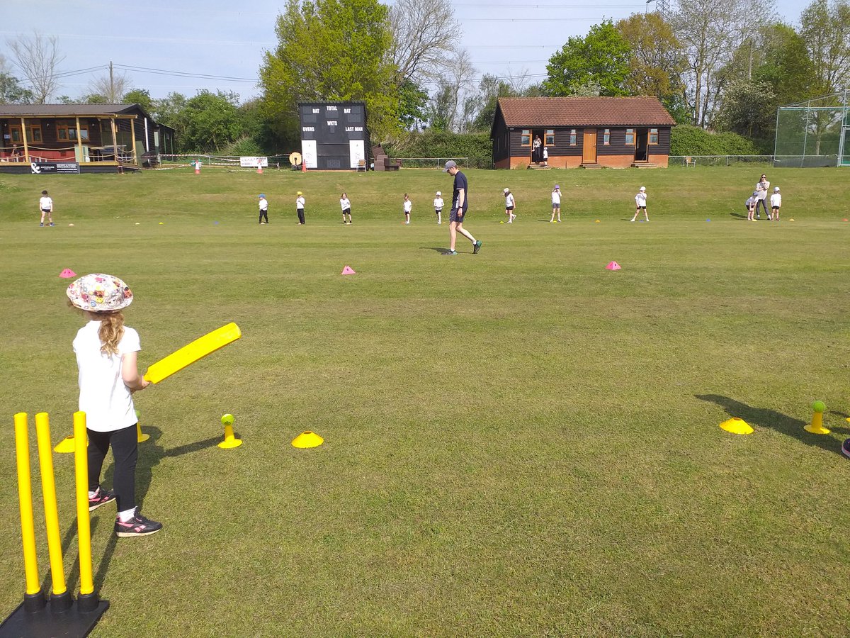 SouthNorfolkSSP's tweet image. Morning Cricket session underway @htvcc 130 pupils enjoying their batting, fielding and bowling stations with @NorfolkCB 🌞