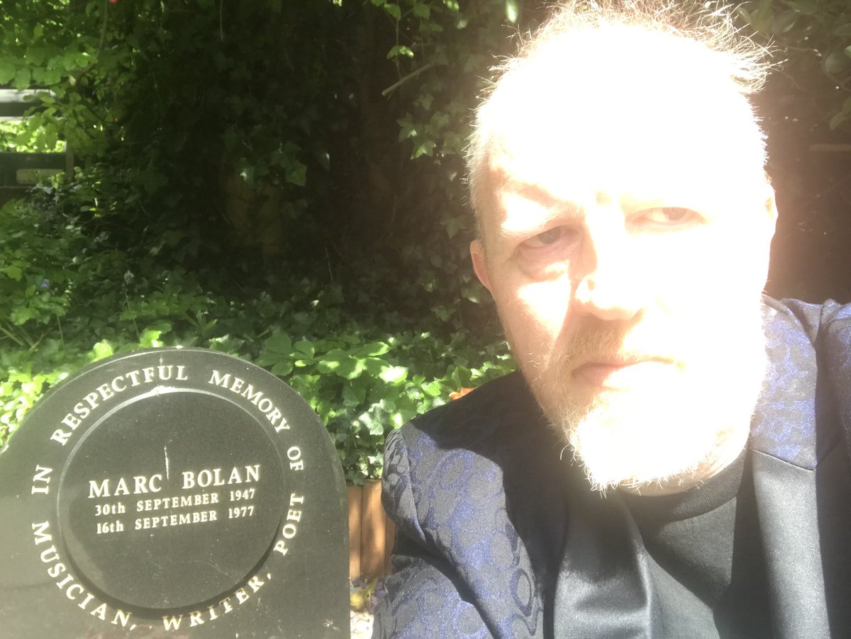 This is spooky 
There is a shadowy face in a hat behind me 
#MarcBolan