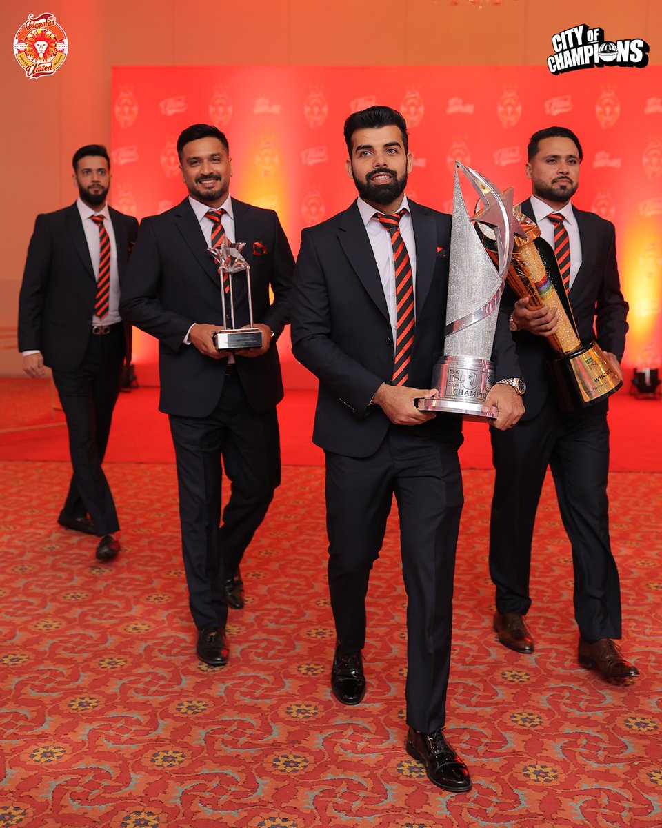 Suits and some trophies. 😎

#VictoryCelebration #3xChampions #UnitedWeWin #CityOfChampions